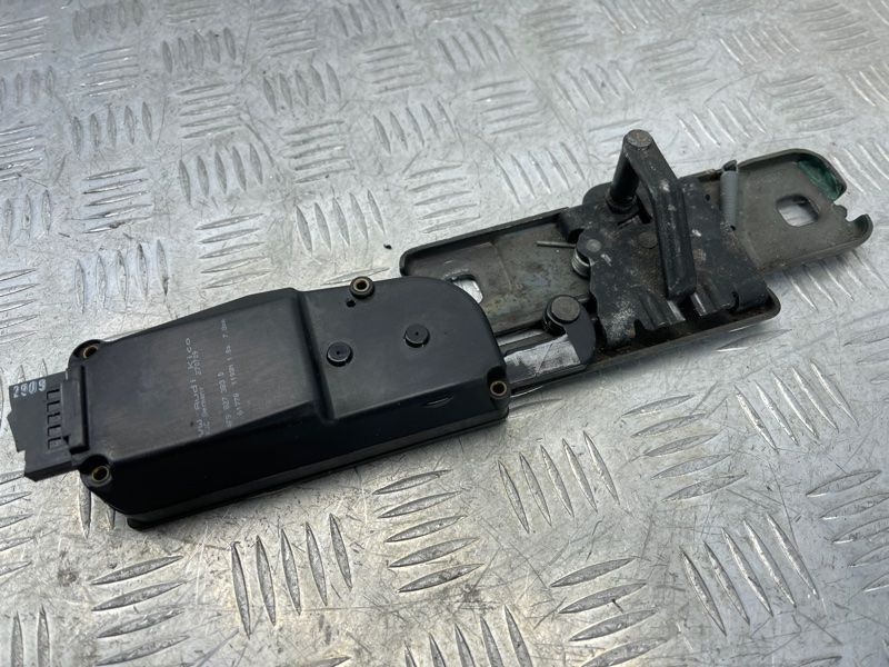 Держатель замка крышки баганика с доводчиком 4F9827383D Audi Q7 Audi A4, Audi A4 Allroad, Audi A6, Audi Q5, Audi Q7, Audi SQ5