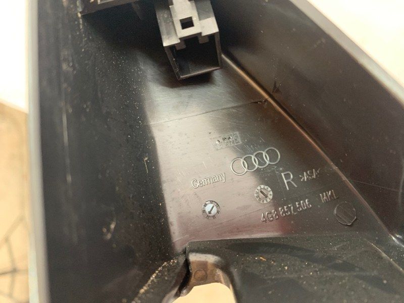Угловая накладка зеркала двери внутренняя 4G88575064PK Audi A7