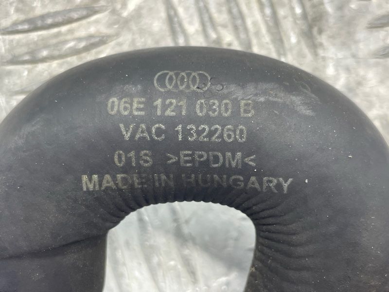 Шланг системи охолодження 06E121030B Audi A6