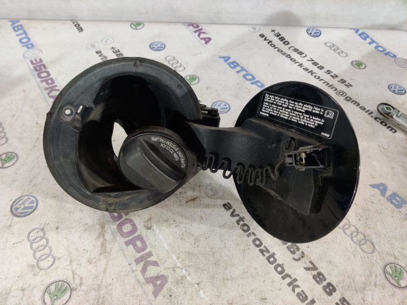 Корпус лючка крышки топливного бака в зборе 31298740 Volvo XC60