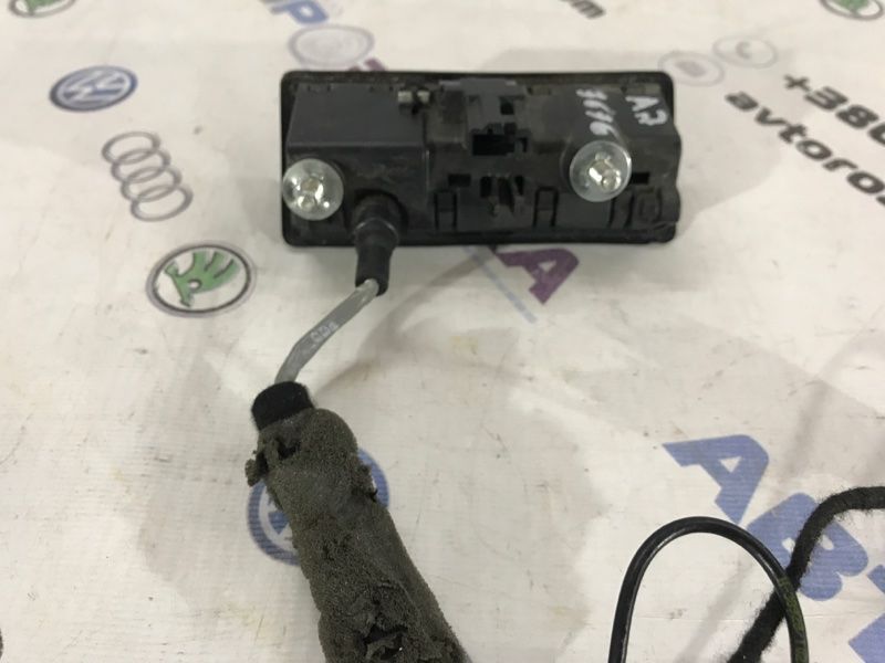Кнопка замка крышки багажника с камерой 5N0827566C Audi A7