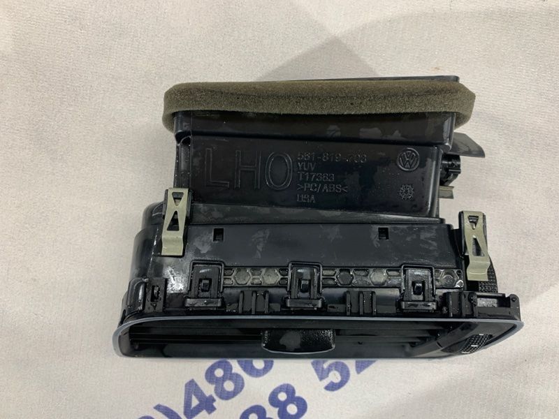 Дефлектор воздуховода 561819703 Volkswagen Passat
