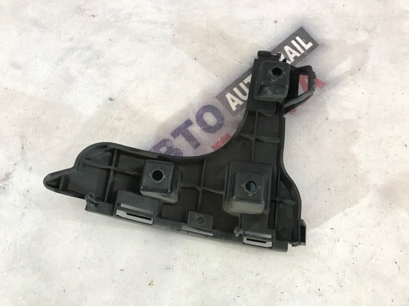 Кронштейн заднього бампера 31383481 Volvo XC60