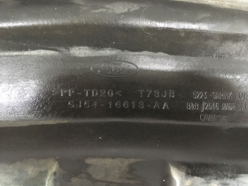 Накладка радиатора 7p6121293g Ford Escape