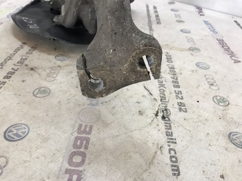 Поворотний кулак / цапфа 4G0407241 Audi A6