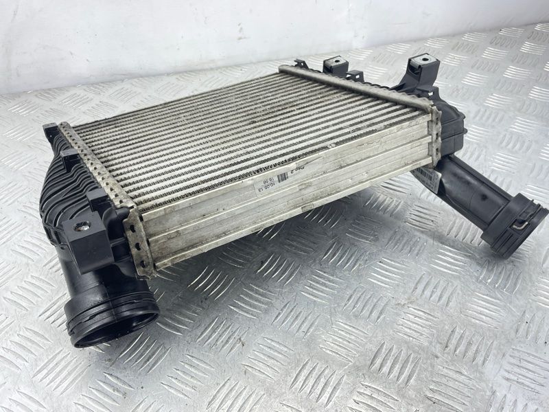 Радіатор інтеркулера 7P0145804A Volkswagen Touareg