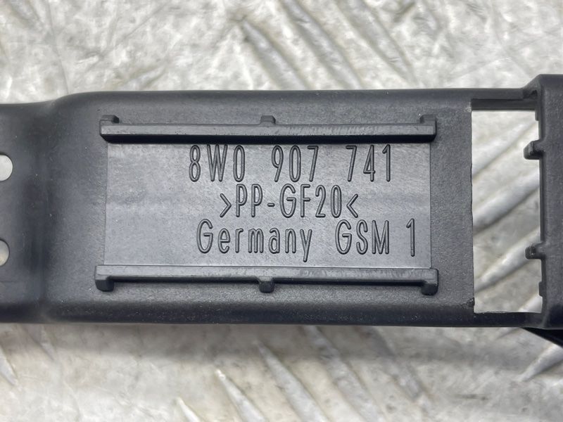 Кронштейн 8W0907741 Audi A4 Allroad