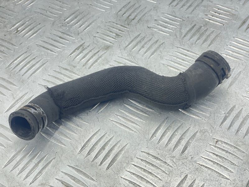 Патрубок системи охолодження Audi A8