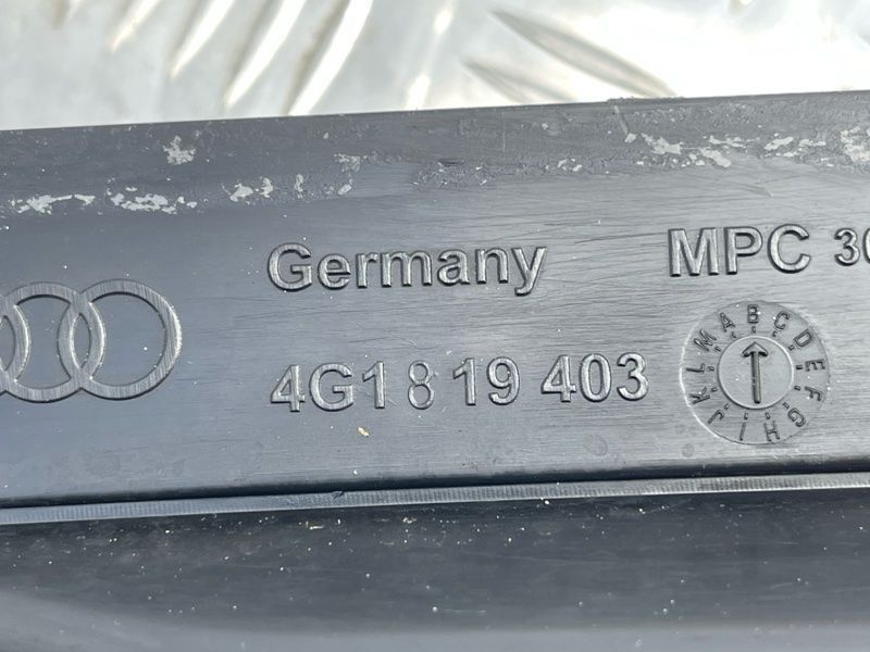 Водовідвідний щиток 4G1819403 Audi A6