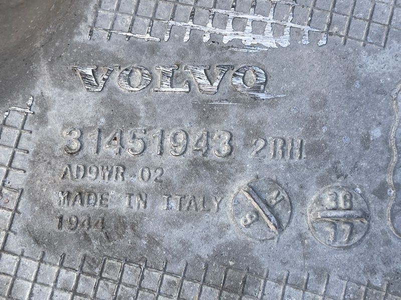 Важіль задньої підвіски нижній 31451943 Volvo XC60