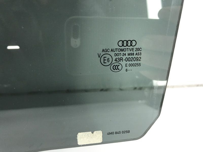 Стекло двери 4M0845025B Audi Q7