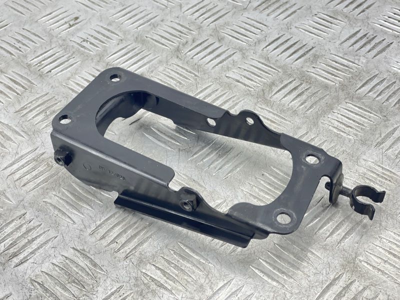 Кронштейн 7P0614143C Volkswagen Touareg