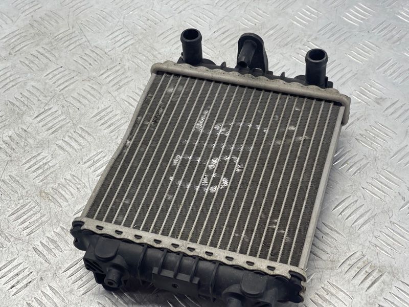 Радіатор охолодження двигуна додатковий 4G0121212 Audi A6