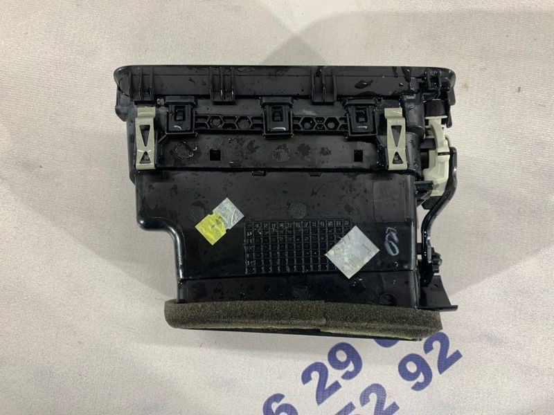 Дефлектор воздуховода 561819703 Volkswagen Passat
