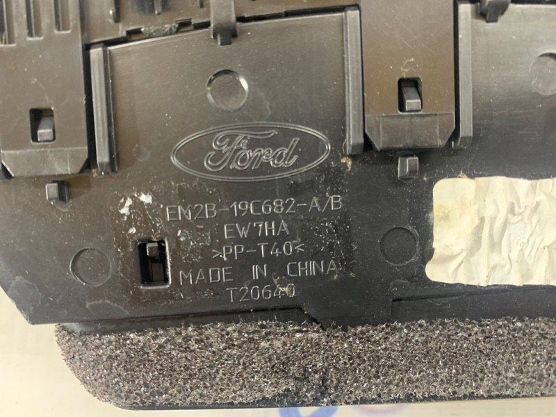 Дефлектор повітропроводу EM2B19C682A Ford Edge