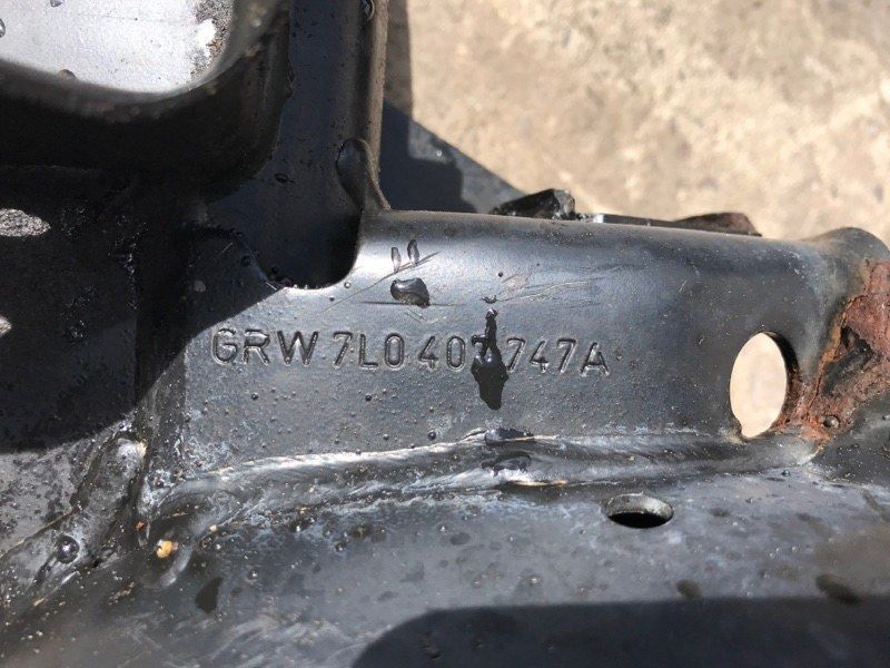 Підрамник передній 7P0400025 Volkswagen Touareg