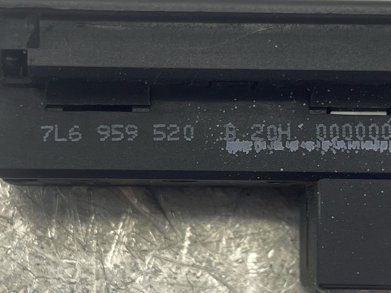 Кнопка закриття дверей багажника 7L6959520B20H Volkswagen Touareg