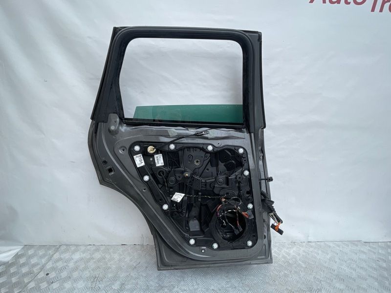 Дверь 7P0833055A Volkswagen Touareg