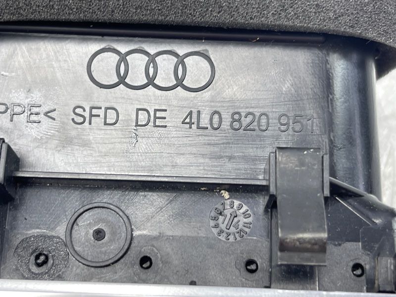 Дефлектор воздуховода центральный 4L0820951P3Q7 Audi Q7