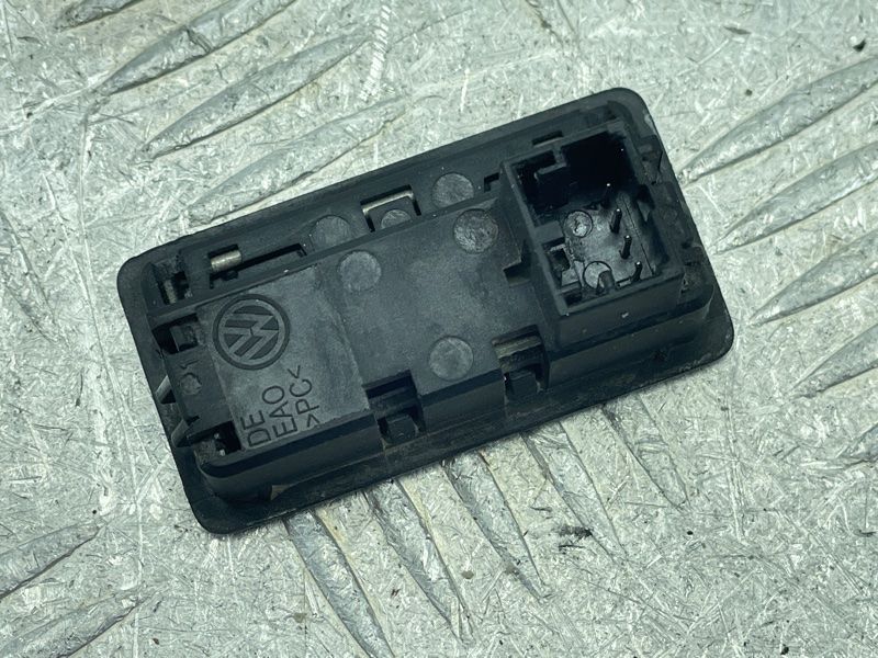 Кнопка закриття дверей багажника 7L6959520B20H Volkswagen Touareg