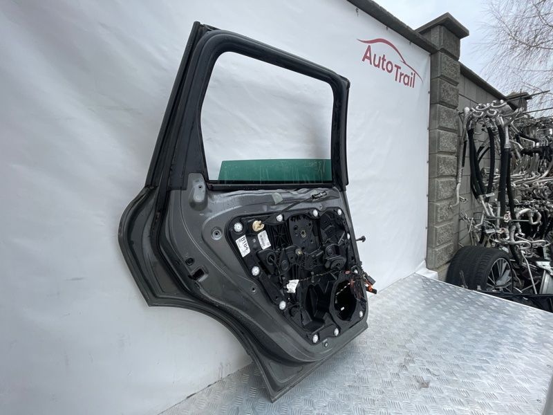 Дверь 7P0833055A Volkswagen Touareg