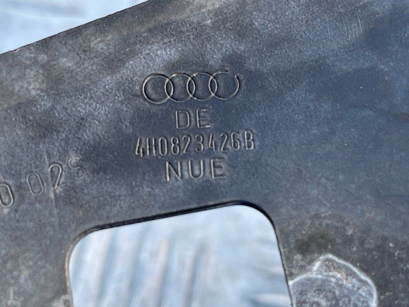 Кронштейн, кріплення рамка, тримач 4H0823426B Audi A8
