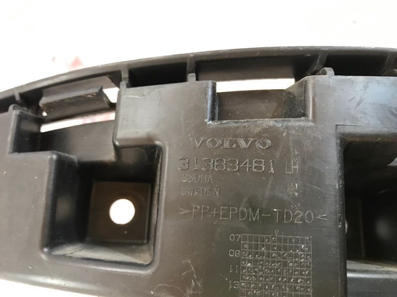 Кронштейн заднього бампера 31383481 Volvo XC60