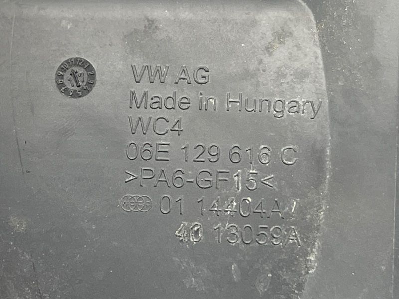 Патрубок воздушного фильтра 06E129616C Audi Q7