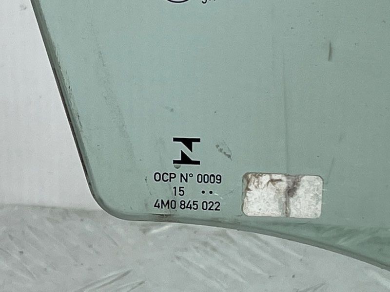 Скло дверей Audi Q7