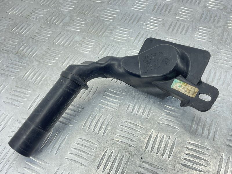 Заливная горловина бачка стеклоомывателя 4M0955463 Audi Q7 Audi Q7, Audi Q8, Audi RS Q8, Audi SQ7, Audi SQ8