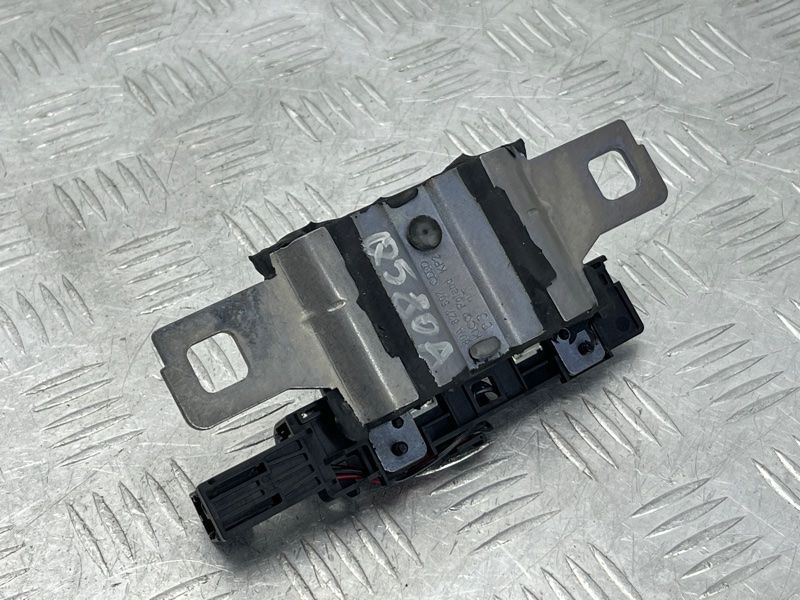 Запірна скоба кришки багажника 80A827507 Audi Q5