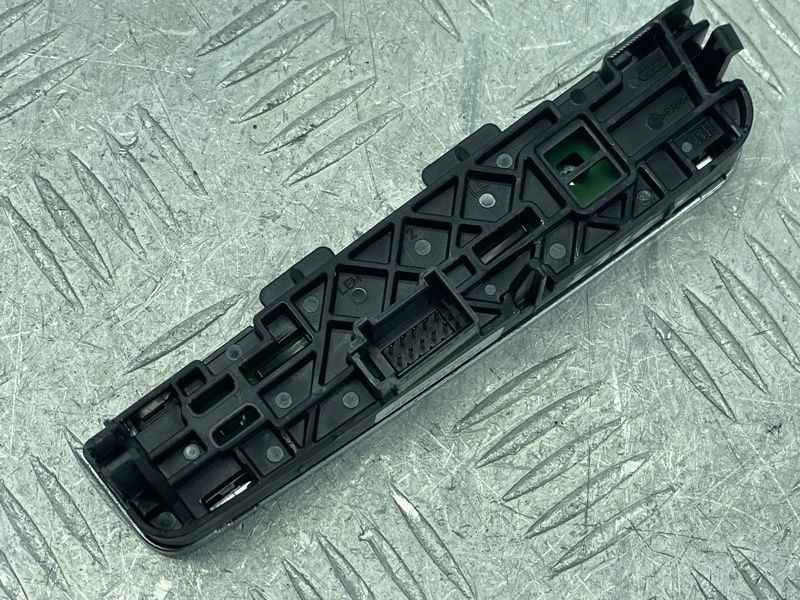 Індикатор перемикання 8R17134633Q7 Audi Q5
