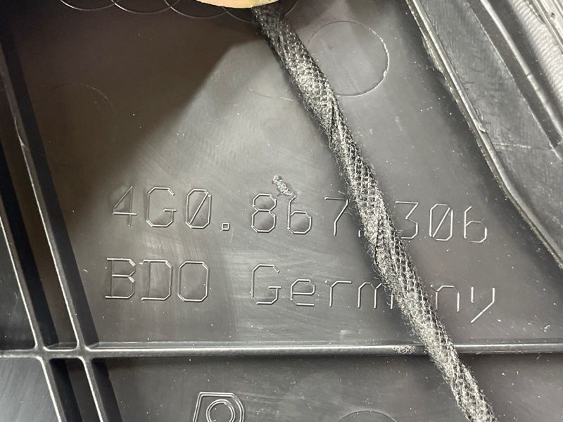 Обшивка дверей 4G0867304CWFA Audi A6