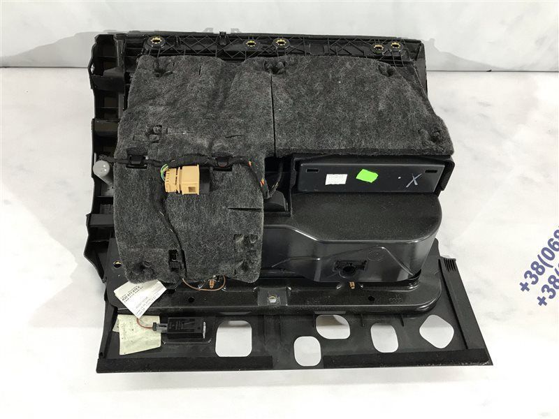 Бардачок / Вещевой ящик 4G8857035D Audi A7