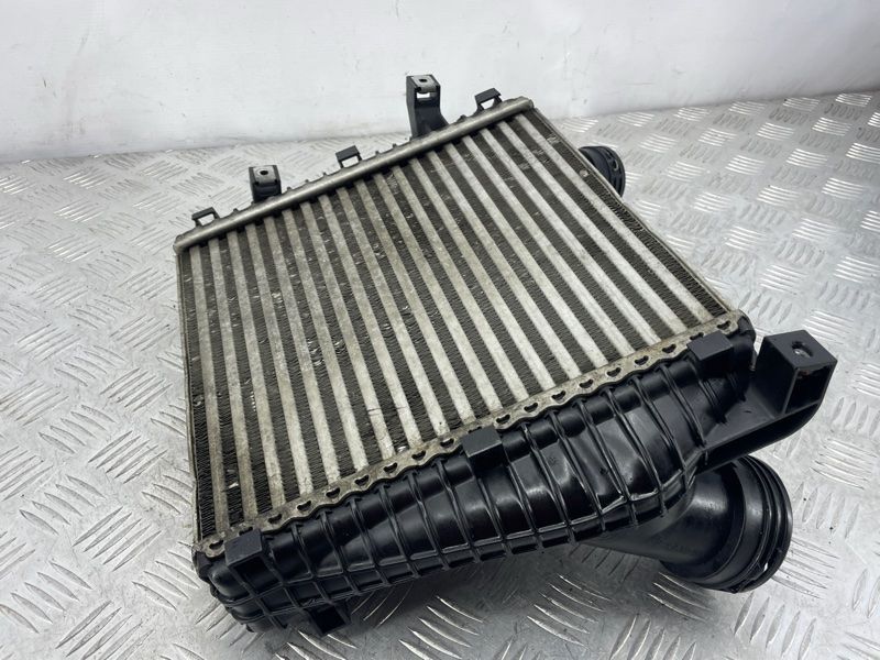 Радіатор інтеркулера 7P0145804A Volkswagen Touareg