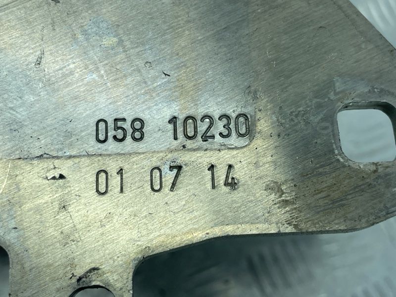 Підсилювач переднього бампера 4H0807109C Audi A8