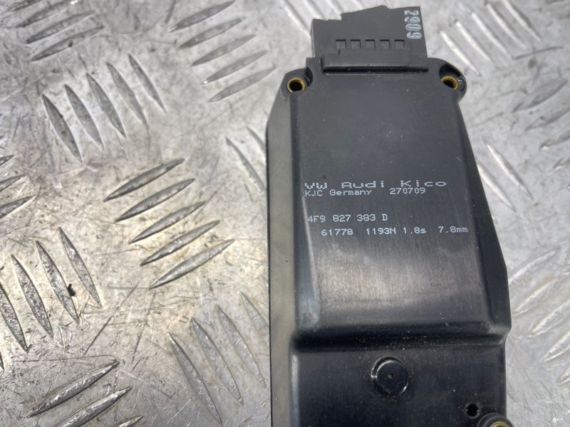 Держатель замка крышки баганика с доводчиком 4F9827383D Audi Q7 Audi A4, Audi A4 Allroad, Audi A6, Audi Q5, Audi Q7, Audi SQ5