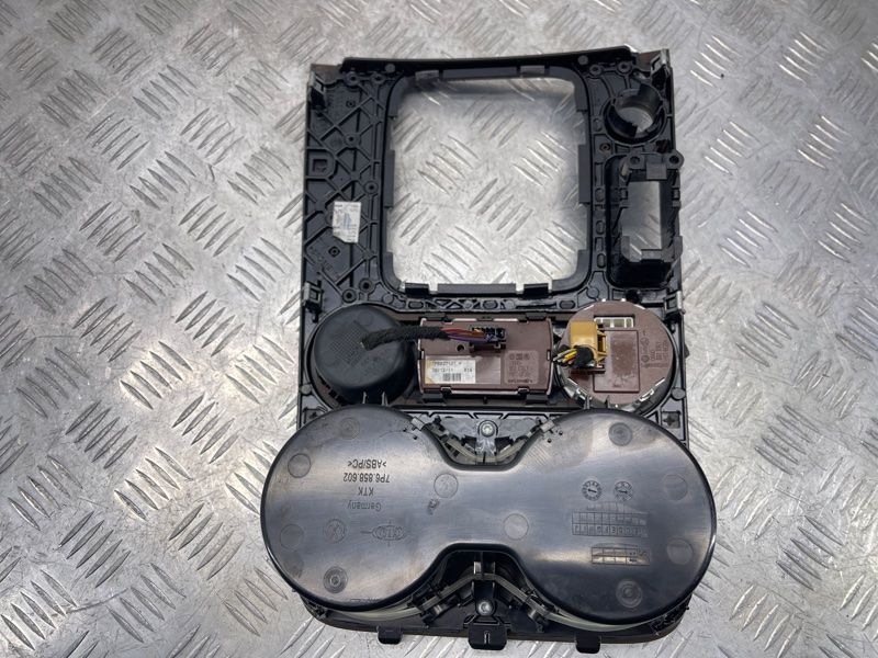 Подстаканник 7P1863212AEME1 Volkswagen Touareg
