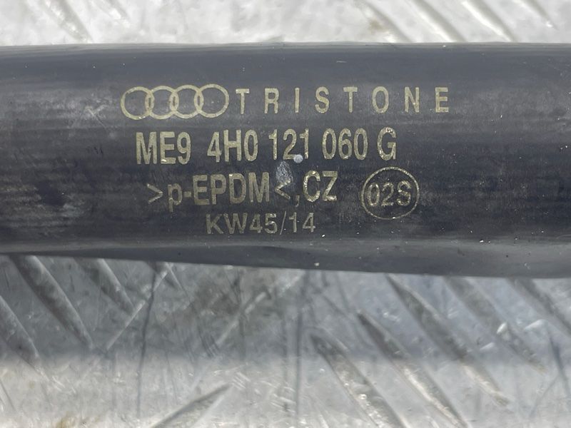 Патрубок 4H0121060G Audi A8