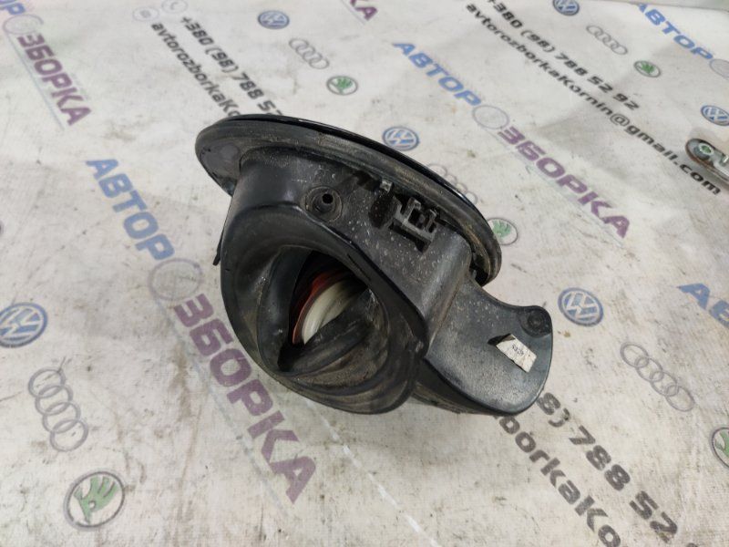 Корпус лючка крышки топливного бака в зборе 31298740 Volvo XC60