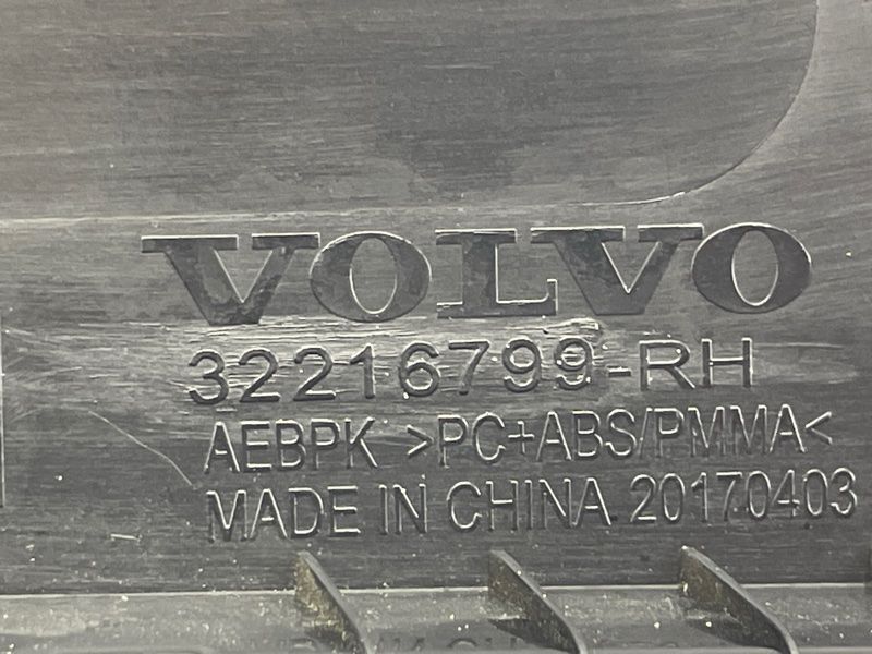Накладка дверей 32216799 Volvo XC60