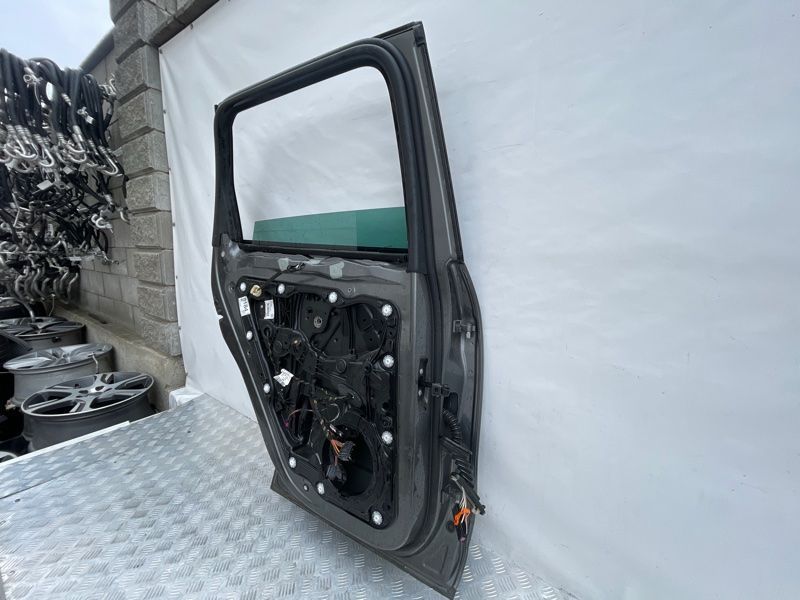 Дверь 7P0833055A Volkswagen Touareg