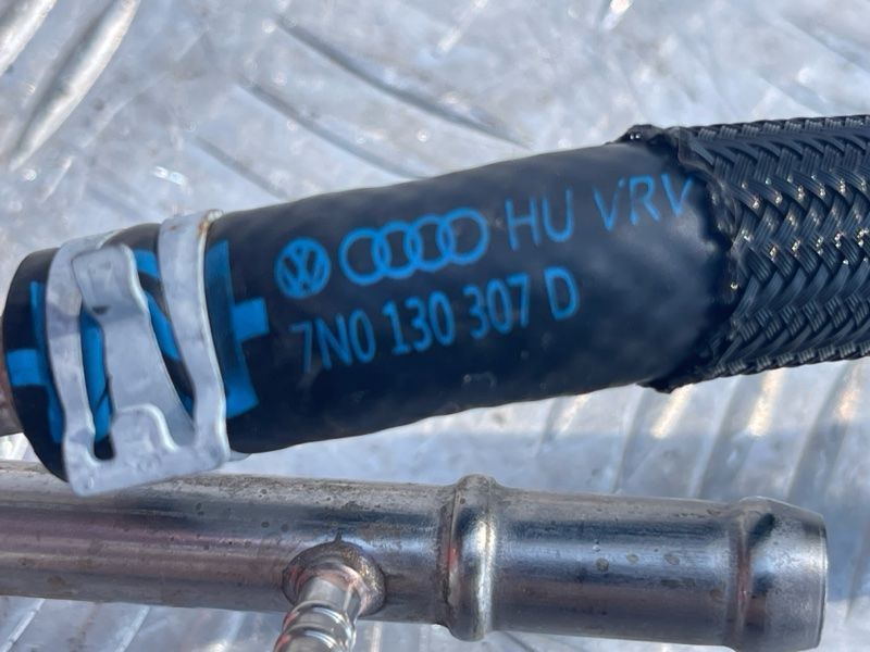 Патрубок системи охолодження 7N0130307D Audi Q3