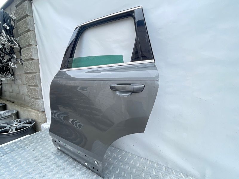 Дверь 7P0833055A Volkswagen Touareg