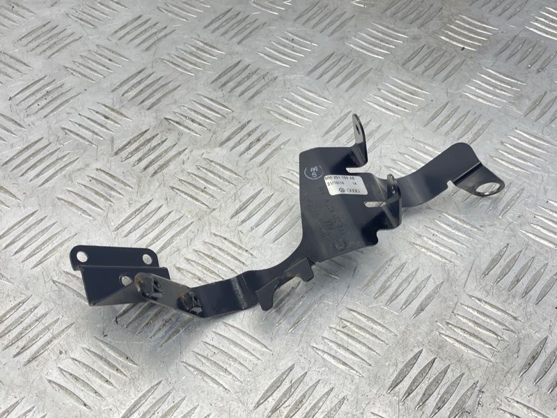 Кронштейн 8R0201827G Audi Q5