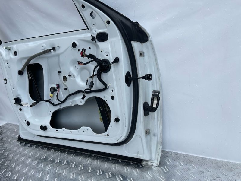 Двері 4G0831051 Audi A6