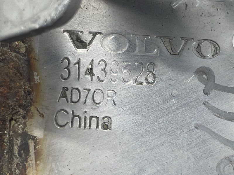Кронштейн глушителя 31439528 Volvo XC60
