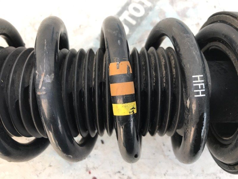 Стойка амортизатора в сборе с пружиной 7P6413032AJ Volkswagen Touareg
