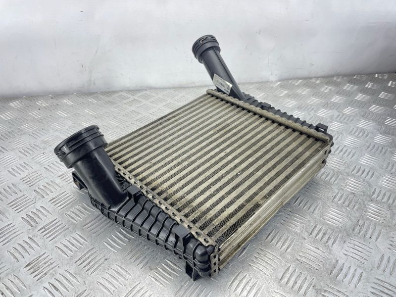 Радіатор інтеркулера 7P0145804A Volkswagen Touareg