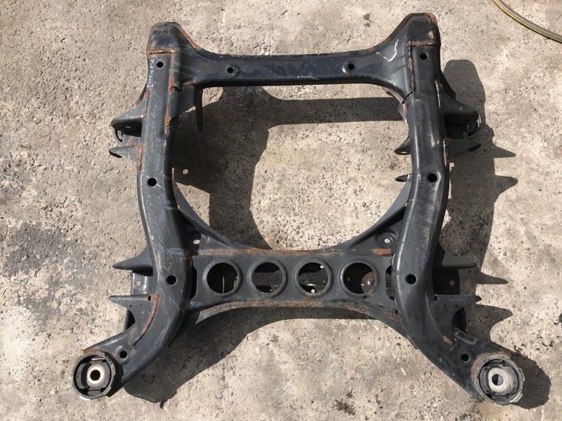 Підрамник передній 7P0400025 Volkswagen Touareg